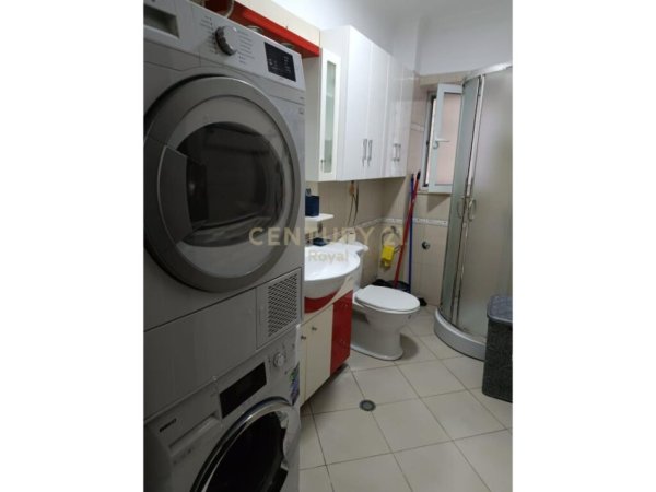 Tirane, jepet me qera apartament 3+1+Ballkon, Kati 2, 86 m² 620 € (Pazari i Ri)