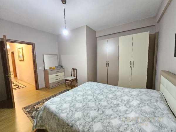 Tirane, jepet me qera apartament 2+1, Kati 3, 120 m² 700 € (Pazari i Ri)