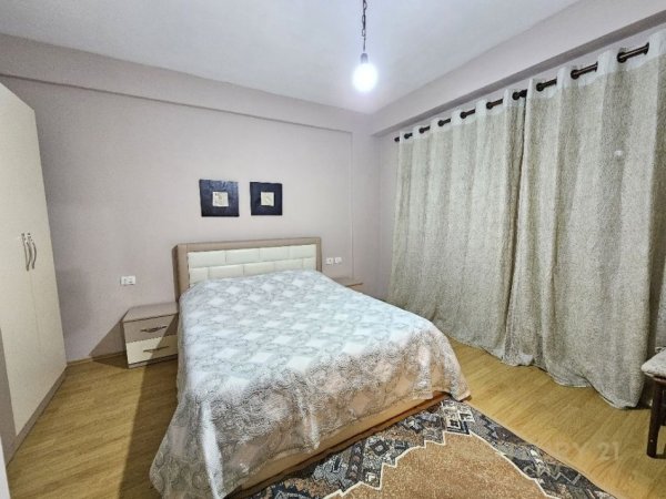 Tirane, jepet me qera apartament 2+1, Kati 3, 120 m² 700 € (Pazari i Ri)