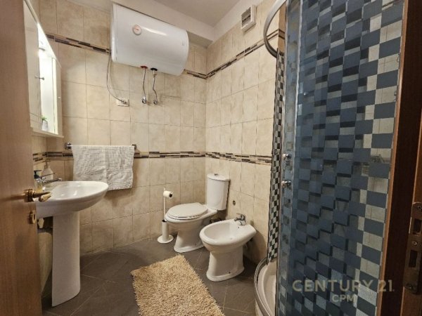 Tirane, jepet me qera apartament 2+1, Kati 3, 120 m² 700 € (Pazari i Ri)