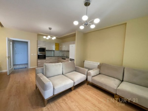 Tirane, jepet me qera apartament 2+1+Ballkon, Kati 2, 110 m² 700 € (Pazari i Ri)