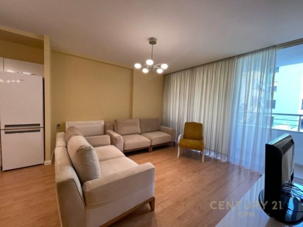 Tirane, jepet me qera apartament 2+1+Ballkon, Kati 2, 110 m² 700 € (Pazari i Ri)