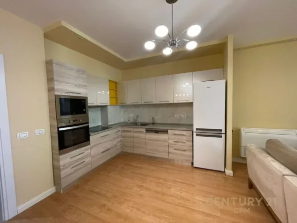 Tirane, jepet me qera apartament 2+1+Ballkon, Kati 2, 110 m² 700 € (Pazari i Ri)