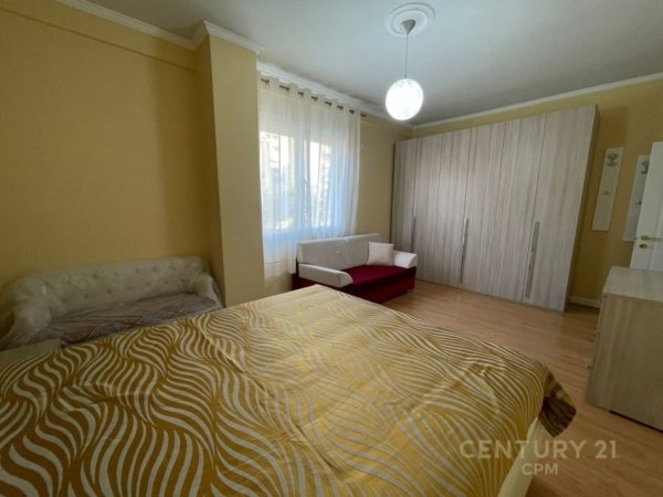 Tirane, jepet me qera apartament 2+1+Ballkon, Kati 2, 110 m² 700 € (Pazari i Ri)