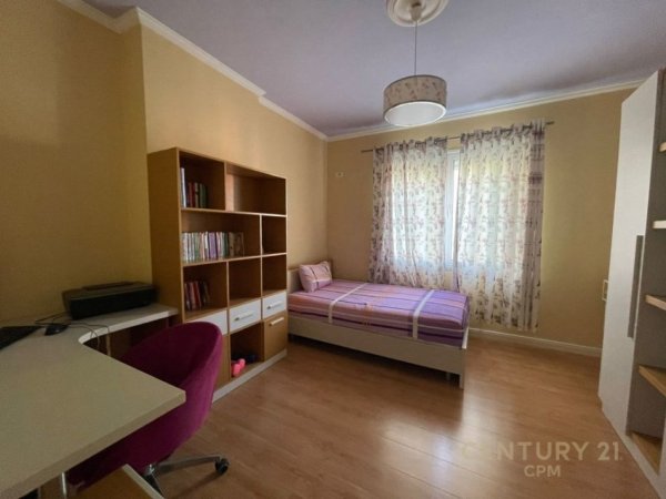 Tirane, jepet me qera apartament 2+1+Ballkon, Kati 2, 110 m² 700 € (Pazari i Ri)