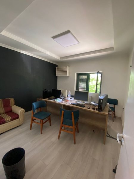 Tirane, jepet me qera zyre , Kati 1, 75 m² 600 € (Rr.Ibrahim Rugova - Bllok)