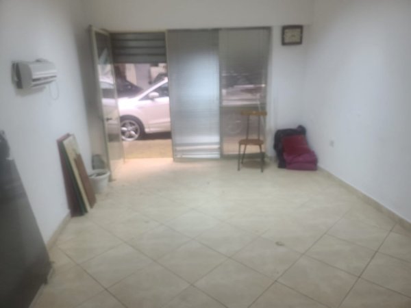 Tirane, jepet me qera ambjent biznesi , , 22 m² 250 € (Shkolla Emin Duraku)