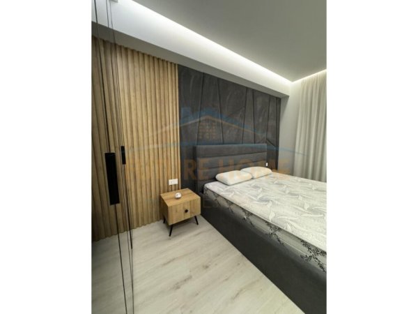 Tirane, jepet me qera apartament 1+1, Kati 11, 76 m² 700 € (Rruga e Kavajes)