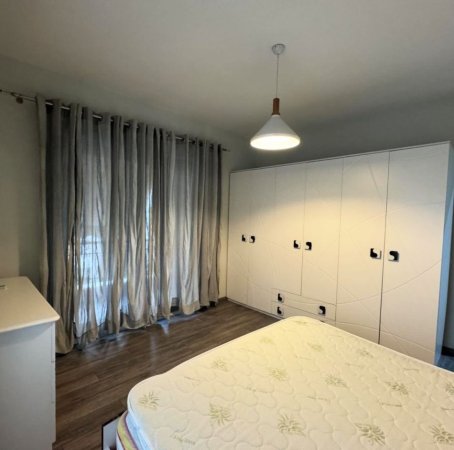 Tirane, jepet me qera apartament 3+1+Ballkon, Kati 8, 127 m² 1,000 € (Kompleksi Delijorgji, Rruga e Kavajes)