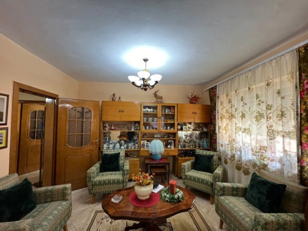 Tirane, jepet me qera apartament 1+1+Ballkon, Kati 4, 84 m² 600 € (Rruga e Kosovareve)