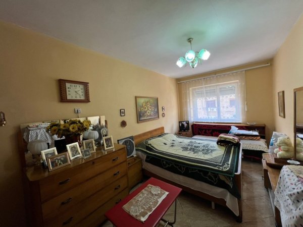 Tirane, jepet me qera apartament 1+1+Ballkon, Kati 4, 84 m² 550 € (Rruga e Kosovareve)