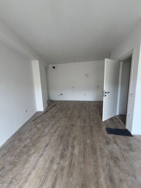 Tirane, shitet apartament 1+1+Ballkon, Kati 7, 63 m² 103,000 € (xhamlliku)