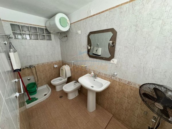 Tirane, jepet me qera 1+1, Kati 2, 36 m² 400 € (Libri Universitar)