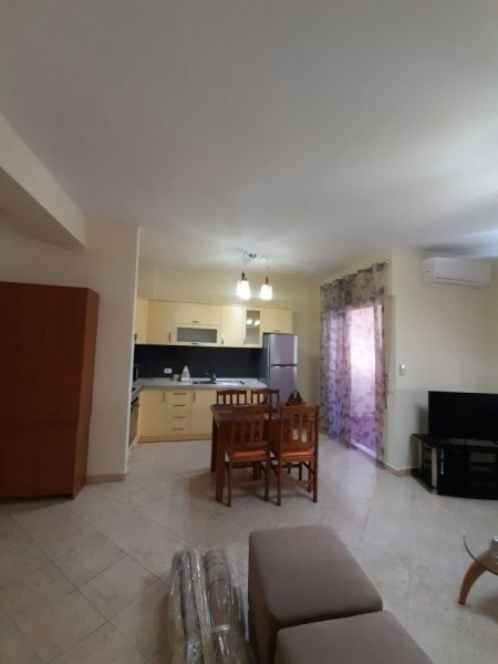 Tirane, jepet me qera apartament 1+1, , 110 m² 650 € (komuna)