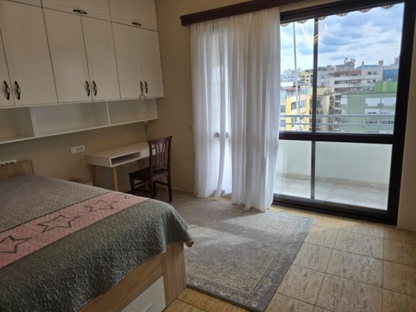 Bllok, jepet me qera apartament 1+1+Aneks+Ballkon, Kati 8, 140 m² 900 €