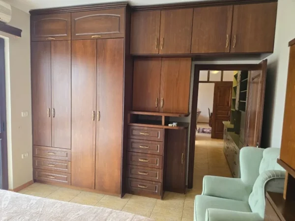 Bllok, jepet me qera apartament 1+1+Aneks+Ballkon, Kati 8, 140 m² 900 €