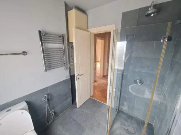 Tirane, shitet apartament 2+1+A Kati 5, 68 m² 99.000 Euro (Durresit)