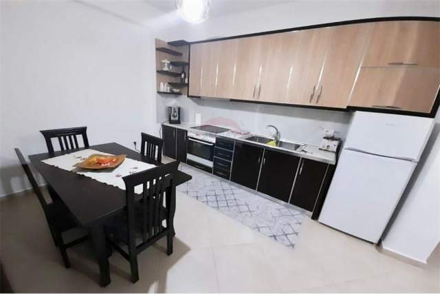 Tirane, jepet me qera apartament 2+1+BLK Kati 6, 97 m² 400 Euro (Golden Park)