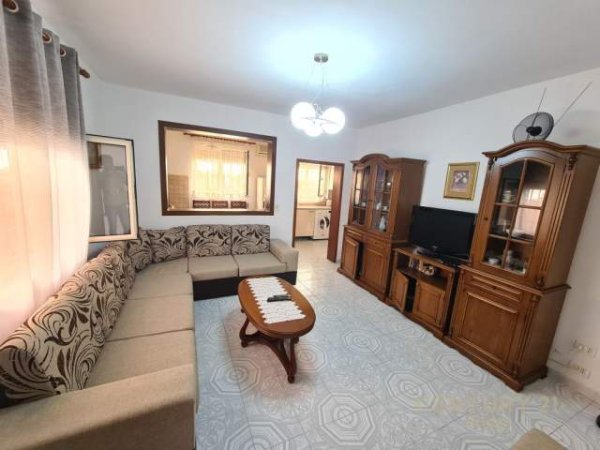 Tirane, jepet me qera apartament 2+1+A Kati 1, 95 m² 450 Euro