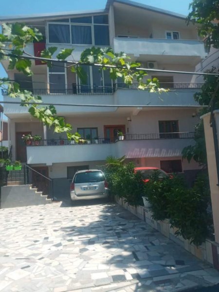 Tirane, jepet me qera Vile 2+1+BLK Kati 2, 100 m² 30.000 Leke