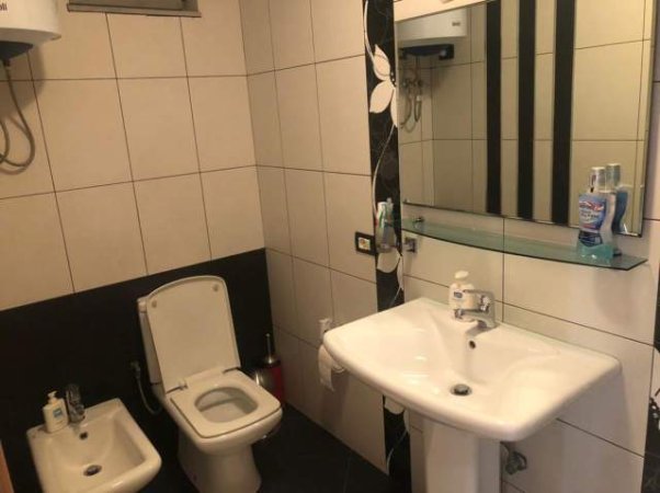 Tirane, jap me qera apartament 2+1 Kati 3, 104 m² 450 Euro