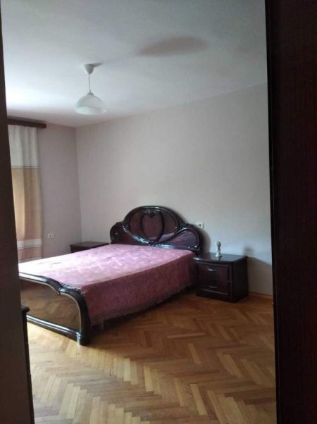 Tirane, jepet me qera apartament 2+1 Kati 4, 90 m² 400 Euro (mihal duri)