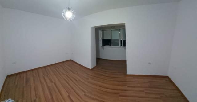 Tirane, jepet me qera ambjent biznesi Kati 2, 77 m² 450 Euro (Myslym Shyri)