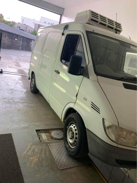 Durres, shes minivan Mercedes-Benz sprinter frigo Viti 2004, 4.000 Euro