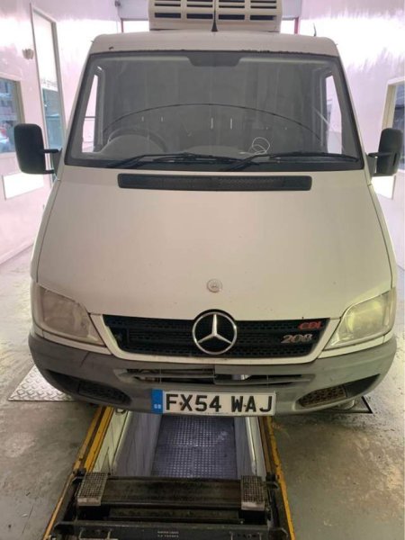 Durres, shes minivan Mercedes-Benz sprinter frigo Viti 2004, 4.000 Euro