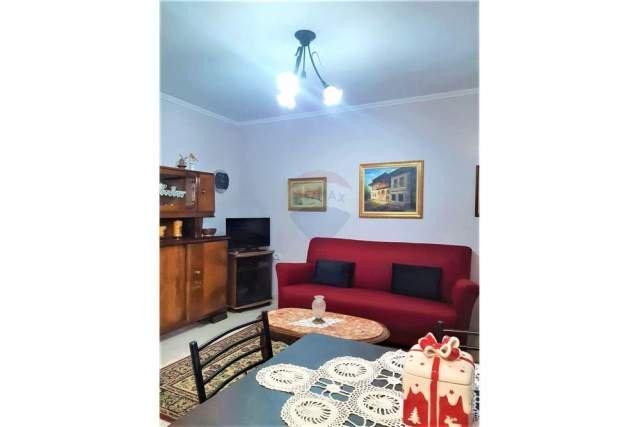 Tirane, jepet me qera apartament 2+1 Kati 4, 95 m² 450 Euro (bllok)