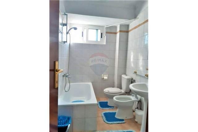 Tirane, jepet me qera apartament 2+1 Kati 4, 95 m² 450 Euro (bllok)