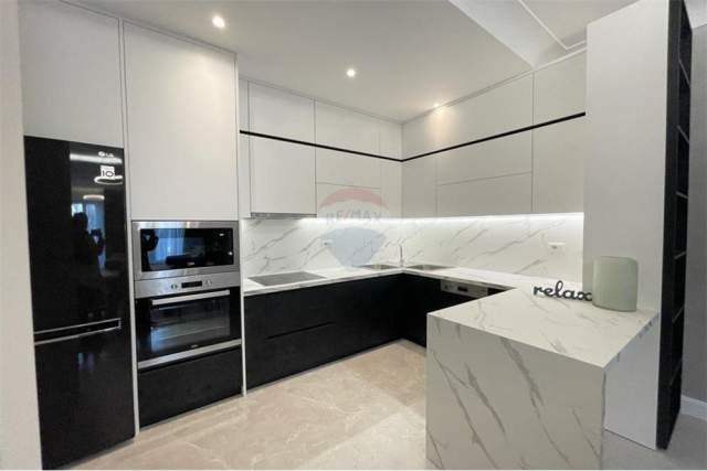 Tirane, jepet me qera apartament 2+1 Kati 2, 131 m² 1.400 Euro (rrezidenca joy)