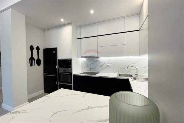 Tirane, jepet me qera apartament 2+1 Kati 2, 131 m² 1.400 Euro (rrezidenca joy)