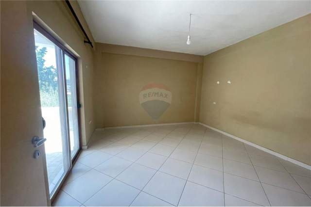 Tirane, jepet me qera apartament 2+1 Kati 1, 120 m² 27.000 Leke (Don Bosko)