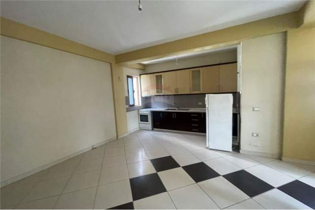 Tirane, jepet me qera apartament 2+1 Kati 1, 120 m² 27.000 Leke (Don Bosko)