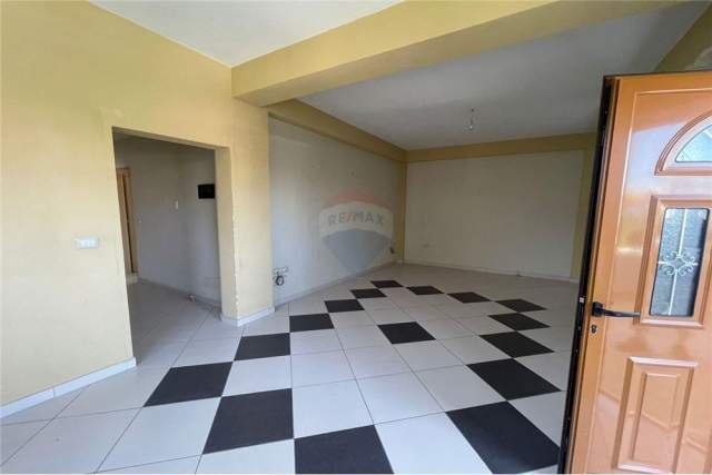 Tirane, jepet me qera apartament 2+1 Kati 1, 120 m² 27.000 Leke (Don Bosko)