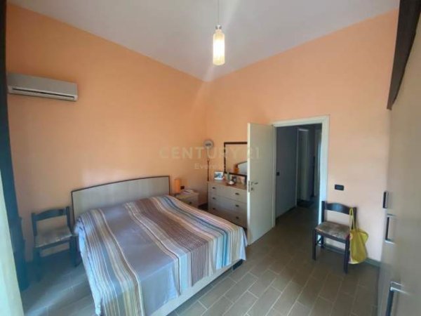 Gjiri Lalezit, shes apartament duplex 3+1+A+BLK Kati 1, 217 m² 265.000 Euro (Kompleksi Lura 1)