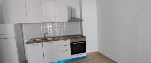 Tirane, jepet me qera apartament 2+1+BLK Kati 5, 94 m² 400 Euro (nene tereza)