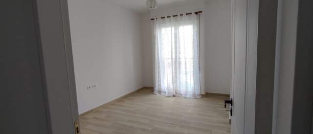 Tirane, jepet me qera apartament 2+1+BLK Kati 5, 94 m² 400 Euro (nene tereza)