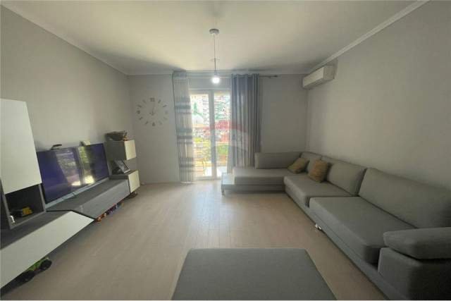 Tirane, jepet me qera apartament 2+1+BLK Kati 3, 105 m² 480 Euro (Tregu Elektrik)