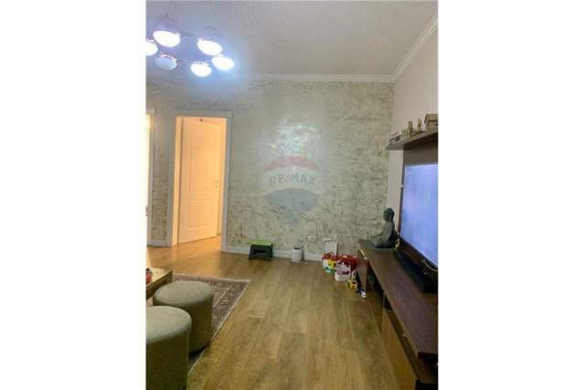 Tirane, jepet me qera apartament 2+1 Kati 8, 100 m² 450 Euro (komuna e parisit)
