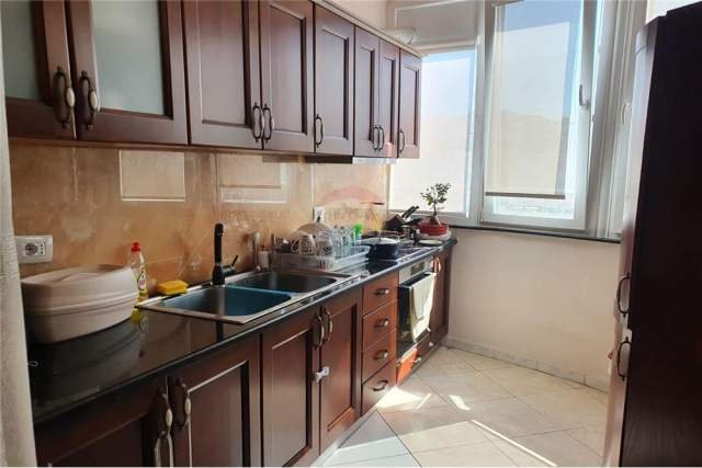 Tirane, jepet me qera apartament 2+1 Kati 8, 100 m² 450 Euro (komuna e parisit)