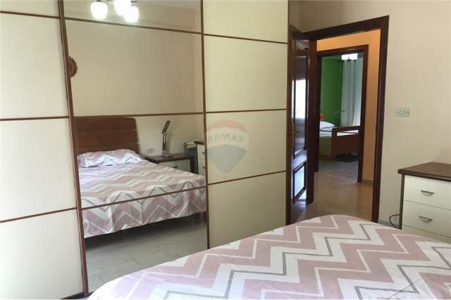 Tirane, jepet me qera apartament 2+1 Kati 3, 80 m² 550 Euro (vaso pasha)