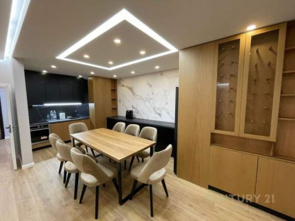 Tirane, jepet me qera apartament 2+1 Kati 4, 125 m² 1.100 Euro (Tirana,Albania)