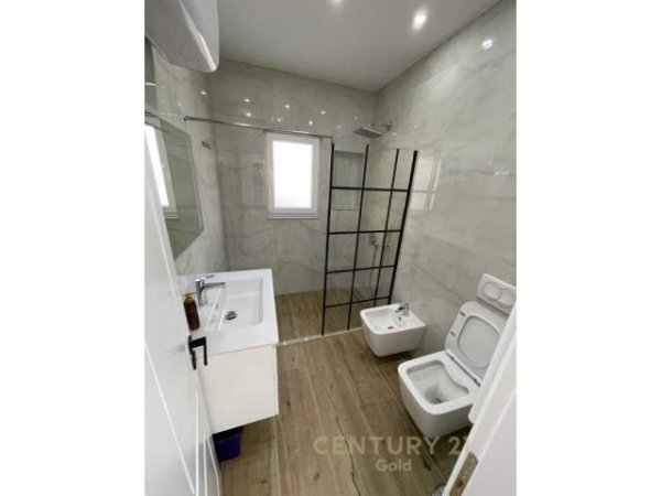 Tirane, jepet me qera apartament 2+1 Kati 4, 125 m² 1.100 Euro (Tirana,Albania)