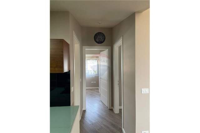 Tirane, jepet me qera apartament 2+1 Kati 2, 110 m² 1.100 Euro (Rezidenca Long Hill,)