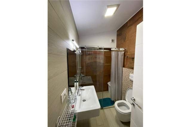 Tirane, jepet me qera apartament 2+1 Kati 2, 110 m² 1.100 Euro (Rezidenca Long Hill,)