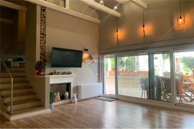 Tirane, jepet me qera apartament 3+1 Kati 4, 180 m² 1.000 Euro (kopshti zologjik)