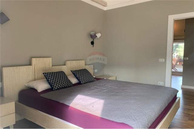 Tirane, jepet me qera Penthouse 3+1 Kati 4, 1.500 Euro