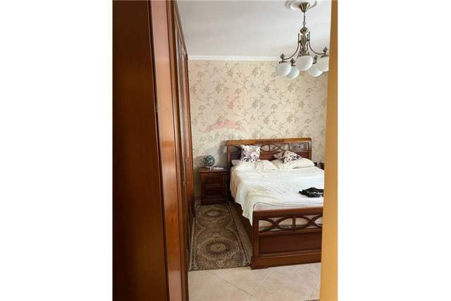 Tirane, jepet me qera apartament 3+1 Kati 6, 159 m² 850 Euro (rruga skender luarasi)